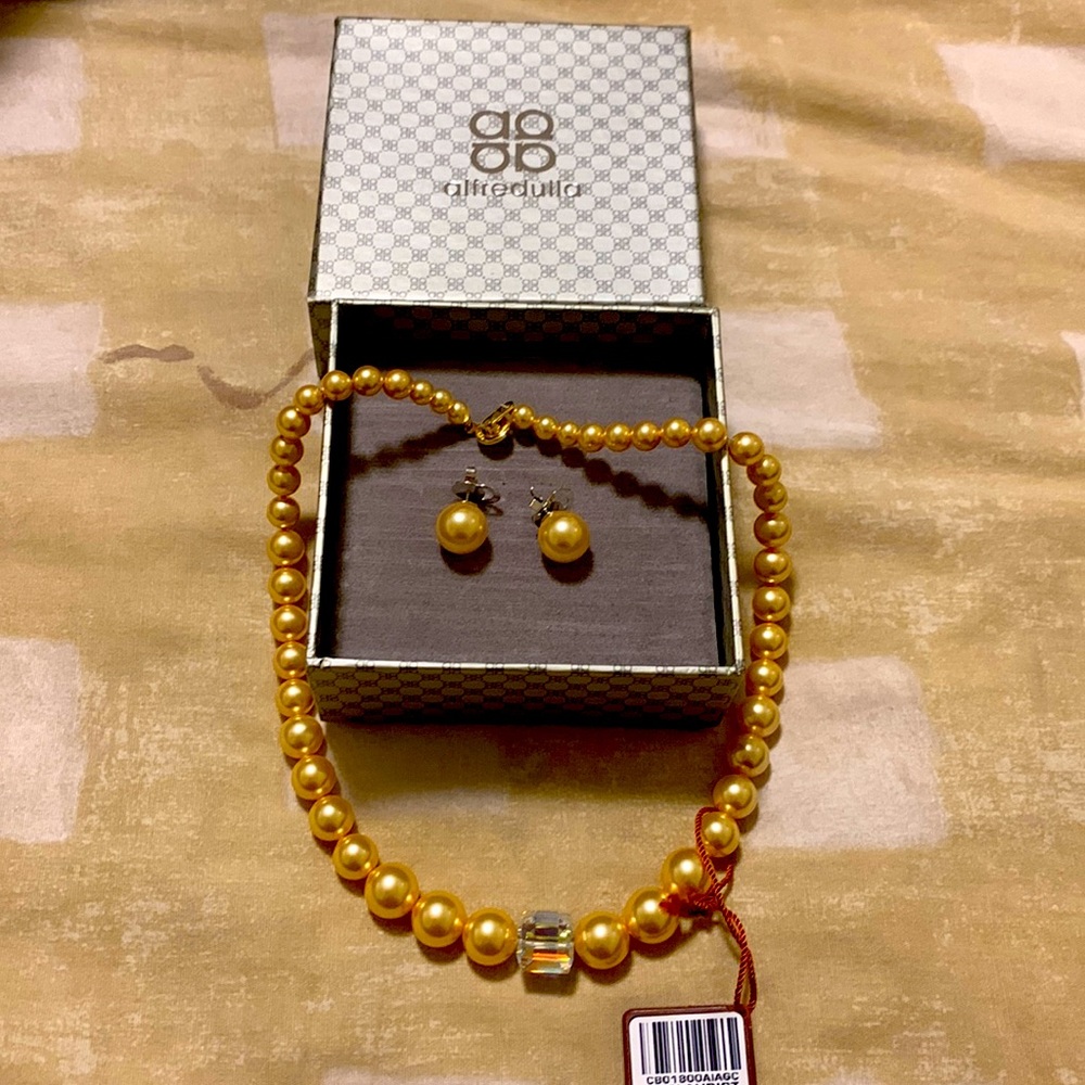 Alfredulla Austrian Cultured Gold pearl necklace and earring set